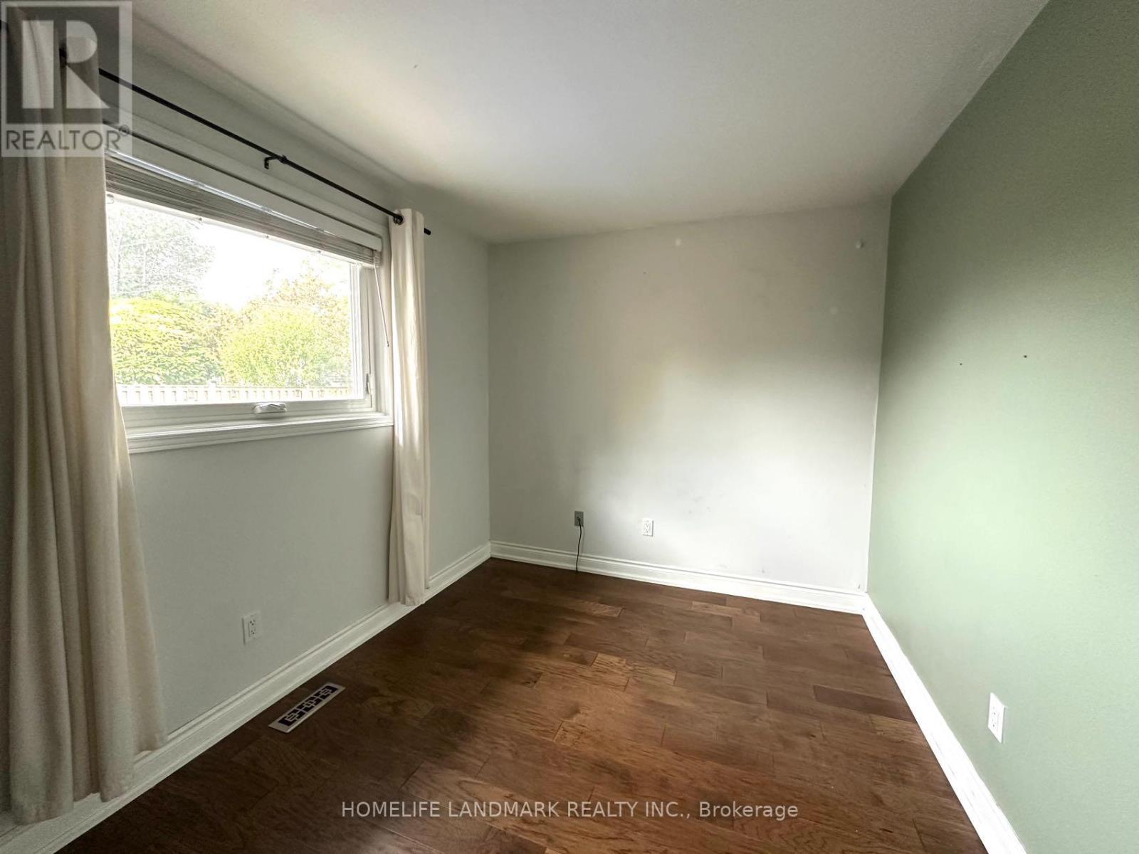 684 Cape Avenue, Burlington, ON - Indoor Photo Showing Other Room