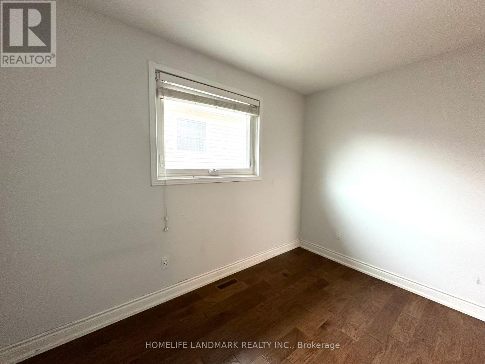 684 Cape Avenue, Burlington, ON - Indoor Photo Showing Other Room