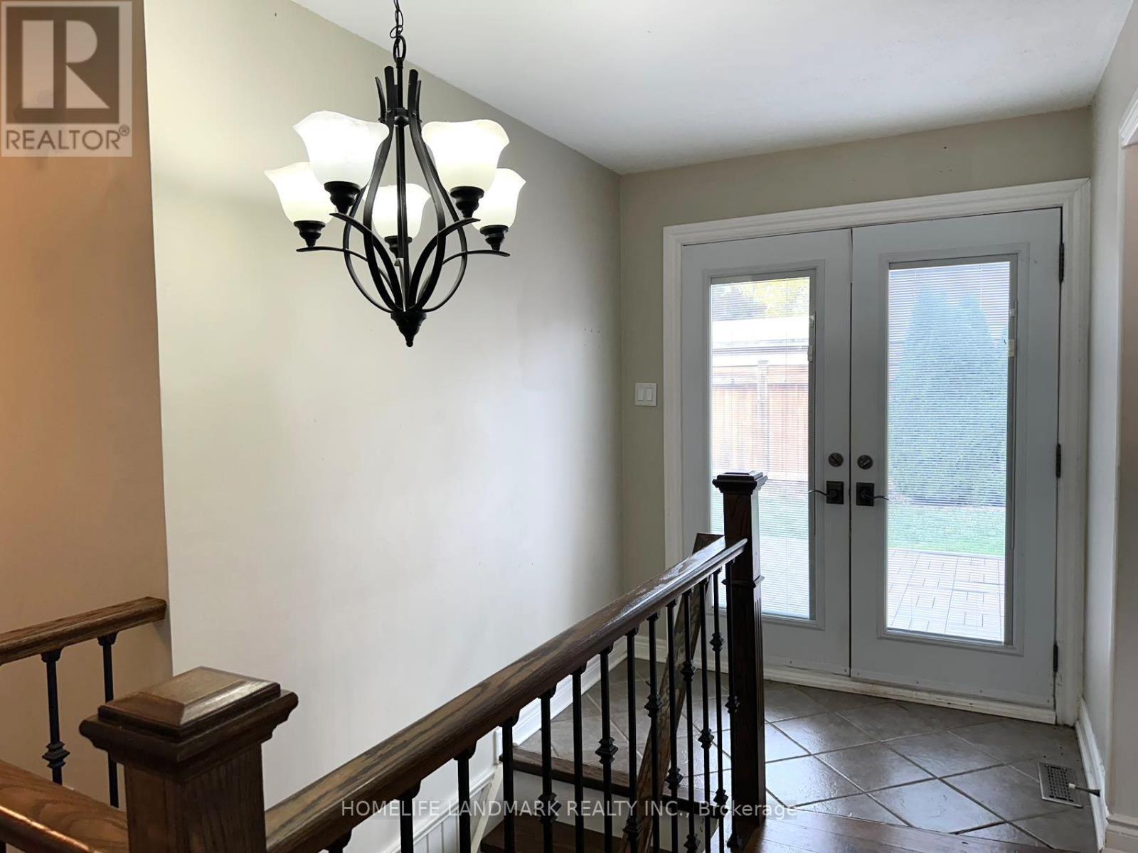 684 Cape Avenue, Burlington, ON - Indoor Photo Showing Other Room