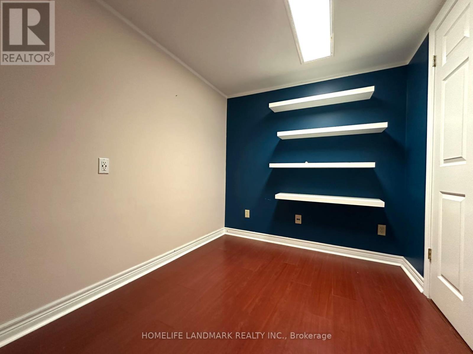 684 Cape Avenue, Burlington, ON - Indoor Photo Showing Other Room