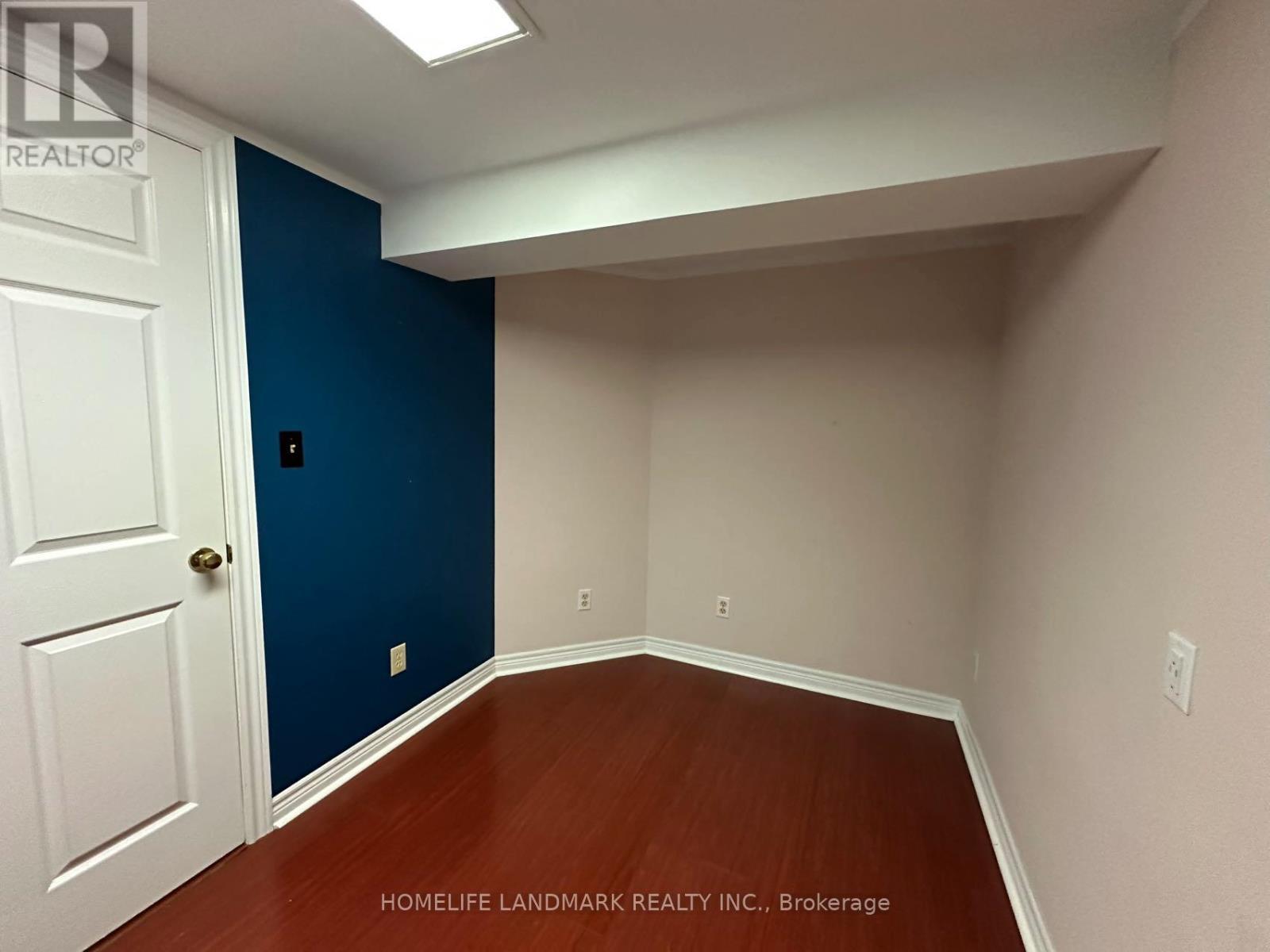 684 Cape Avenue, Burlington, ON - Indoor Photo Showing Other Room