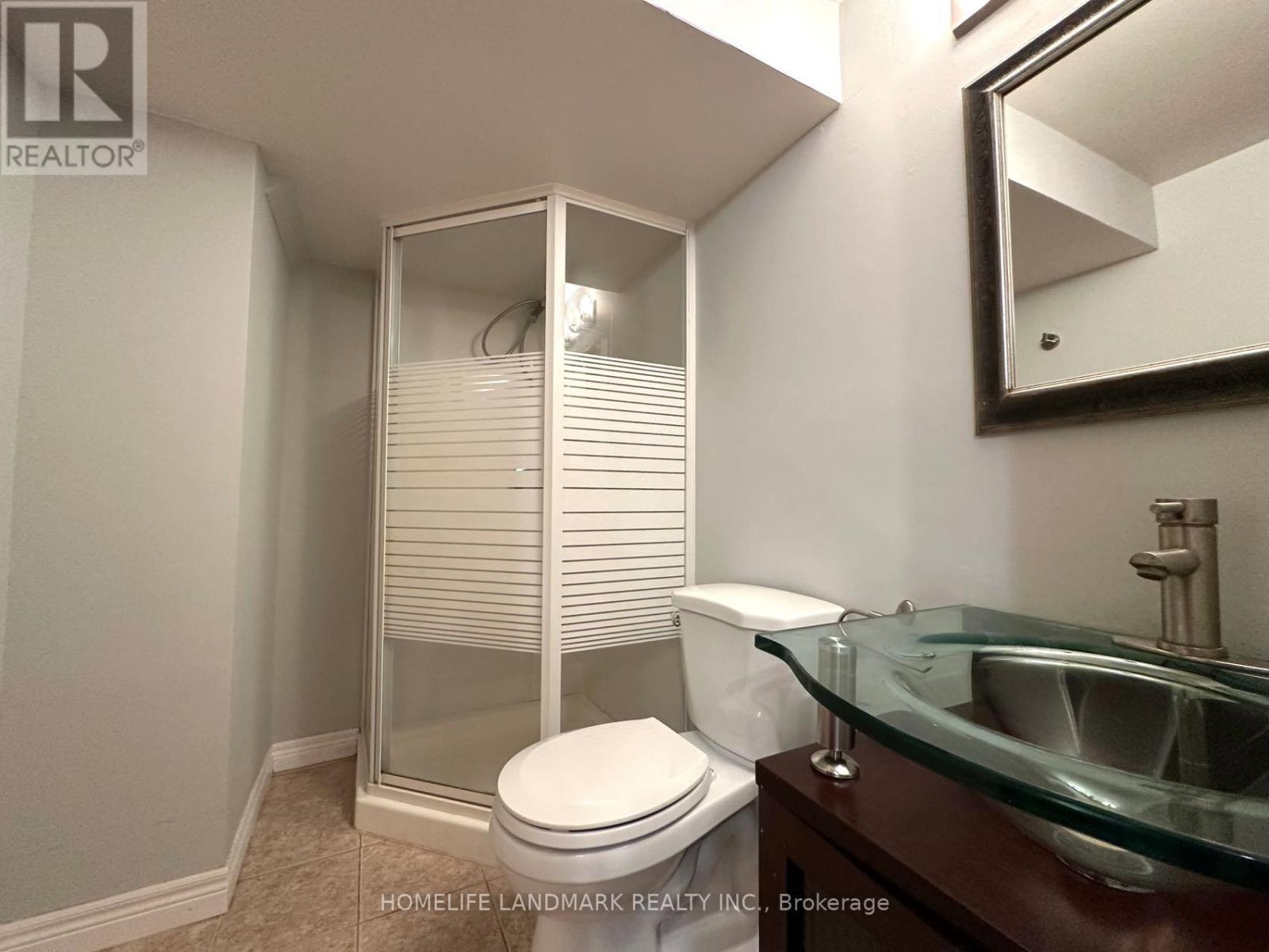 684 Cape Avenue, Burlington, ON - Indoor Photo Showing Bathroom