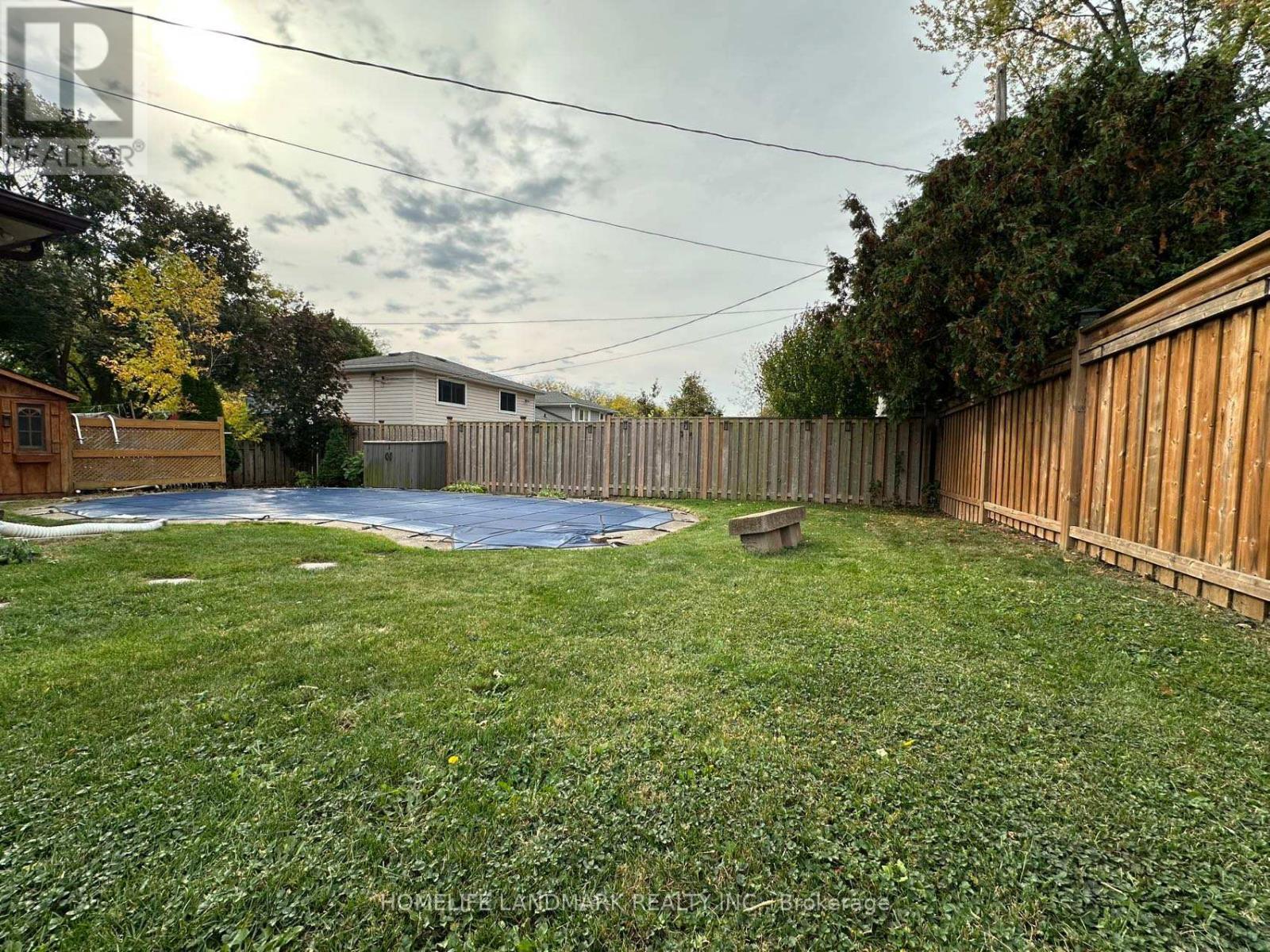 684 Cape Avenue, Burlington, ON - Outdoor With Backyard