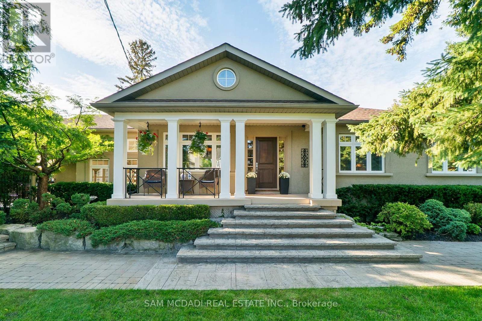 1522 Glenhill Crescent, Mississauga, ON - Outdoor With Deck Patio Veranda With Facade