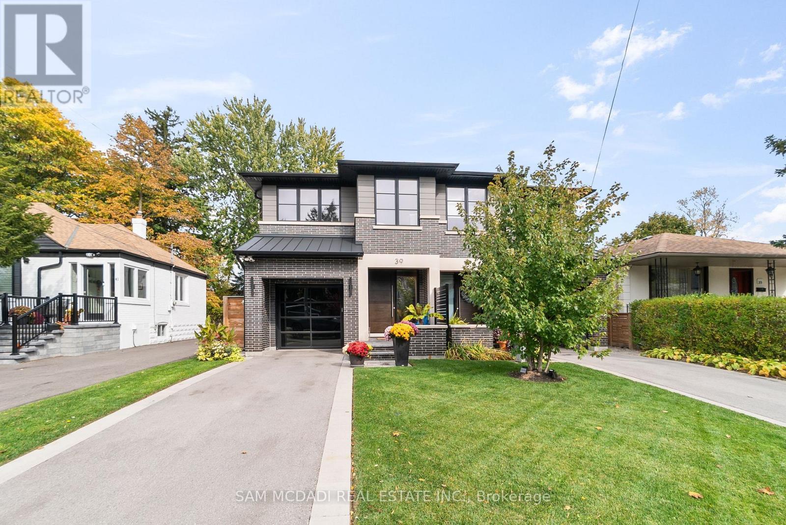 39 Oakwood Avenue N, Mississauga, ON - Outdoor With Facade