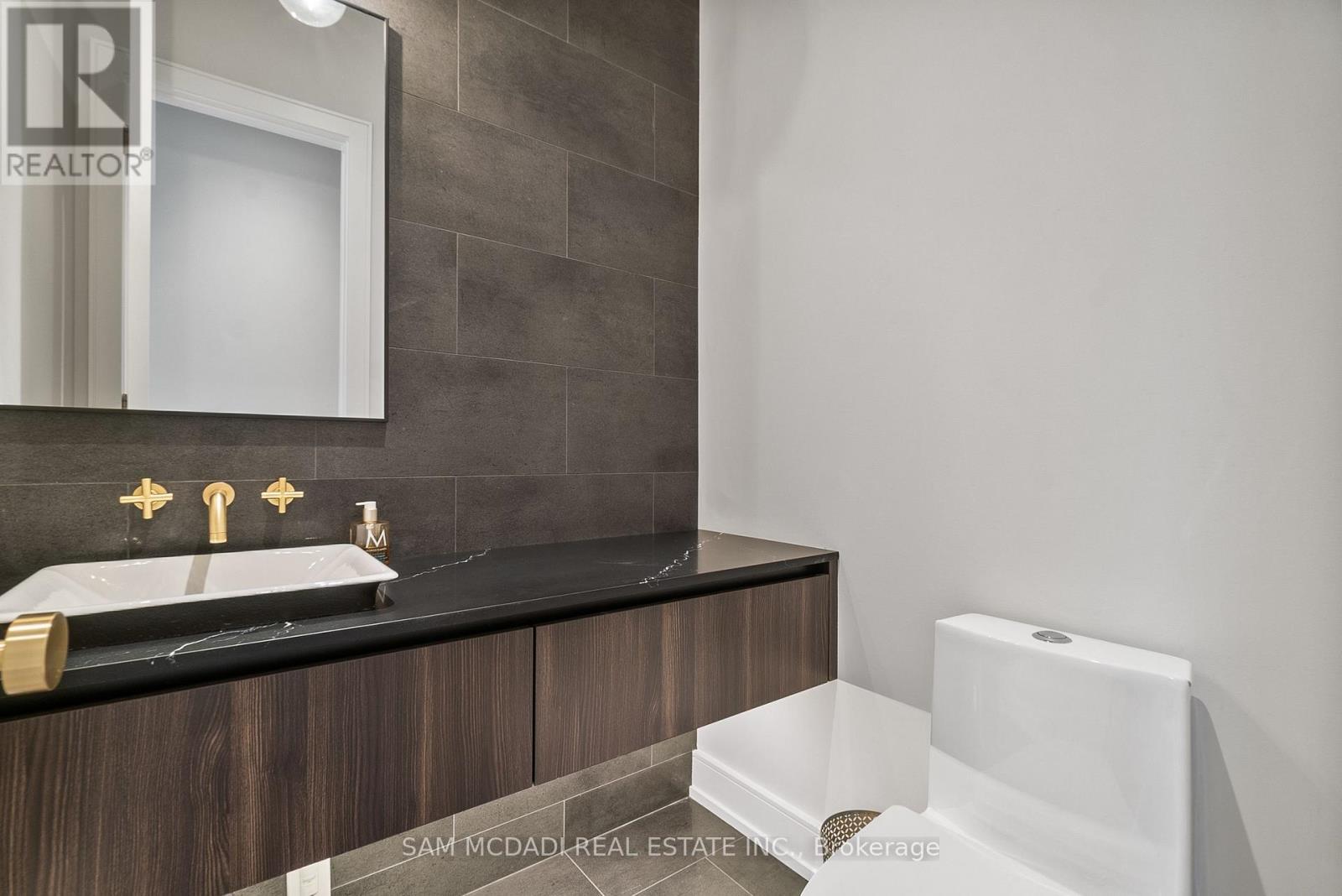 39 Oakwood Avenue N, Mississauga, ON - Indoor Photo Showing Bathroom