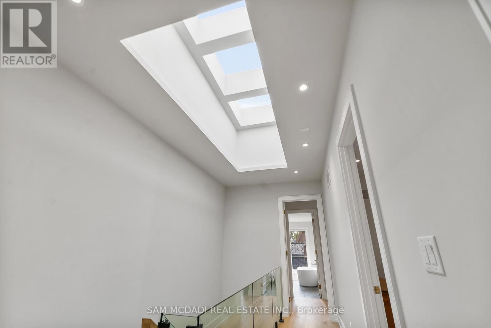 39 Oakwood Avenue N, Mississauga, ON - Indoor Photo Showing Other Room