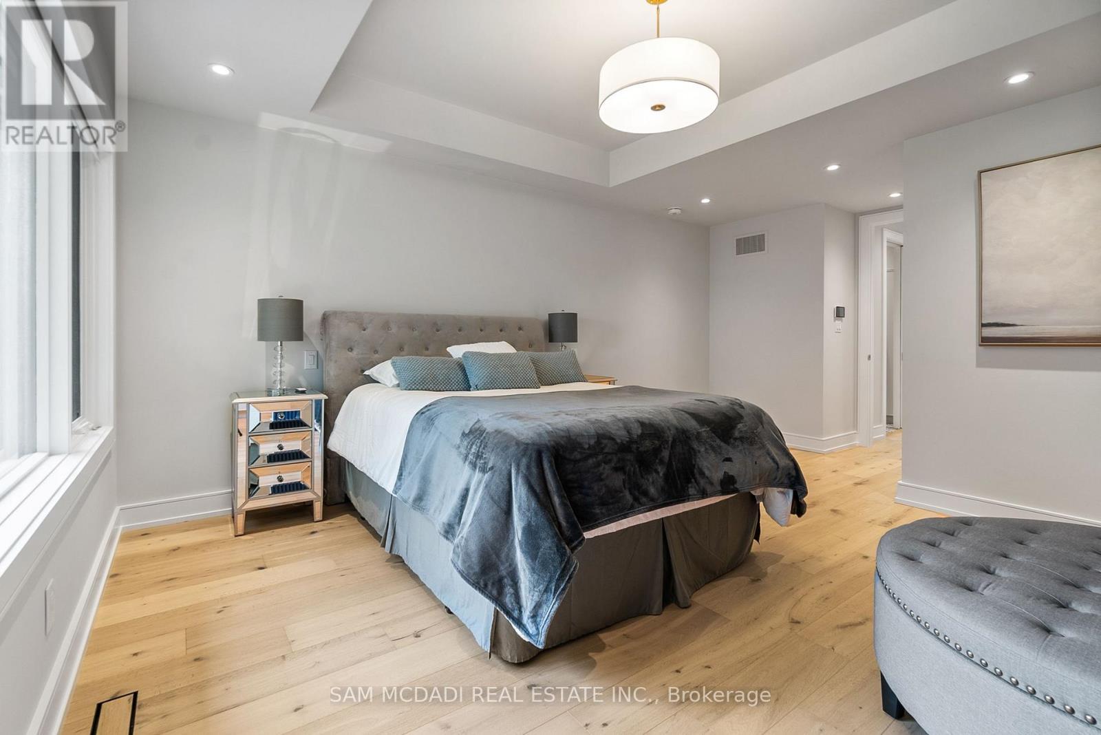 39 Oakwood Avenue N, Mississauga, ON - Indoor Photo Showing Bedroom
