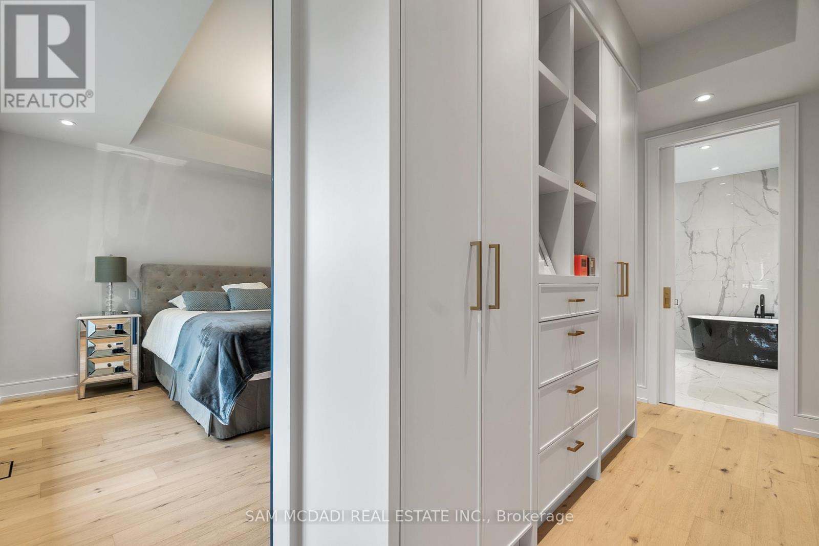 39 Oakwood Avenue N, Mississauga, ON - Indoor