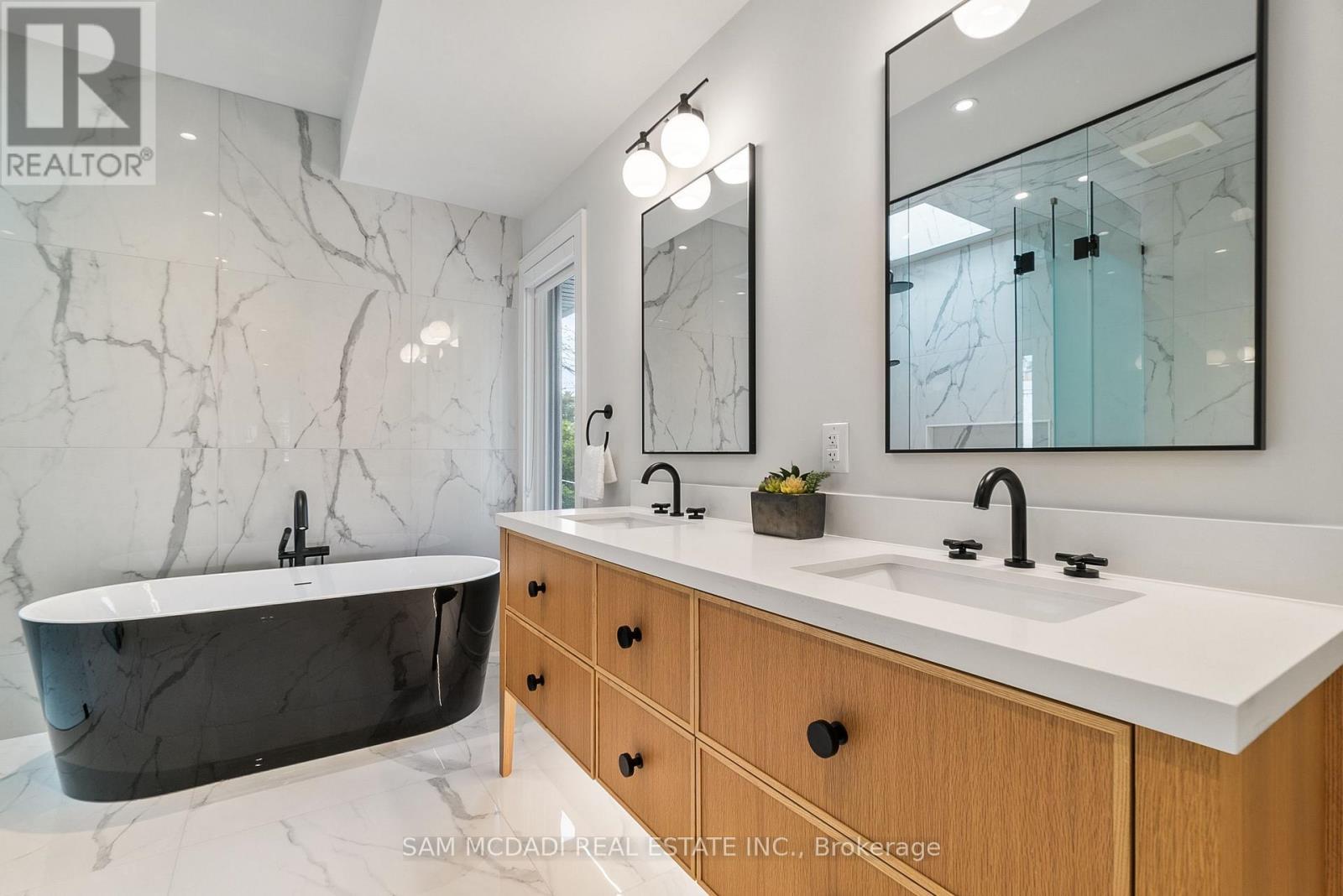 39 Oakwood Avenue N, Mississauga, ON - Indoor Photo Showing Bathroom