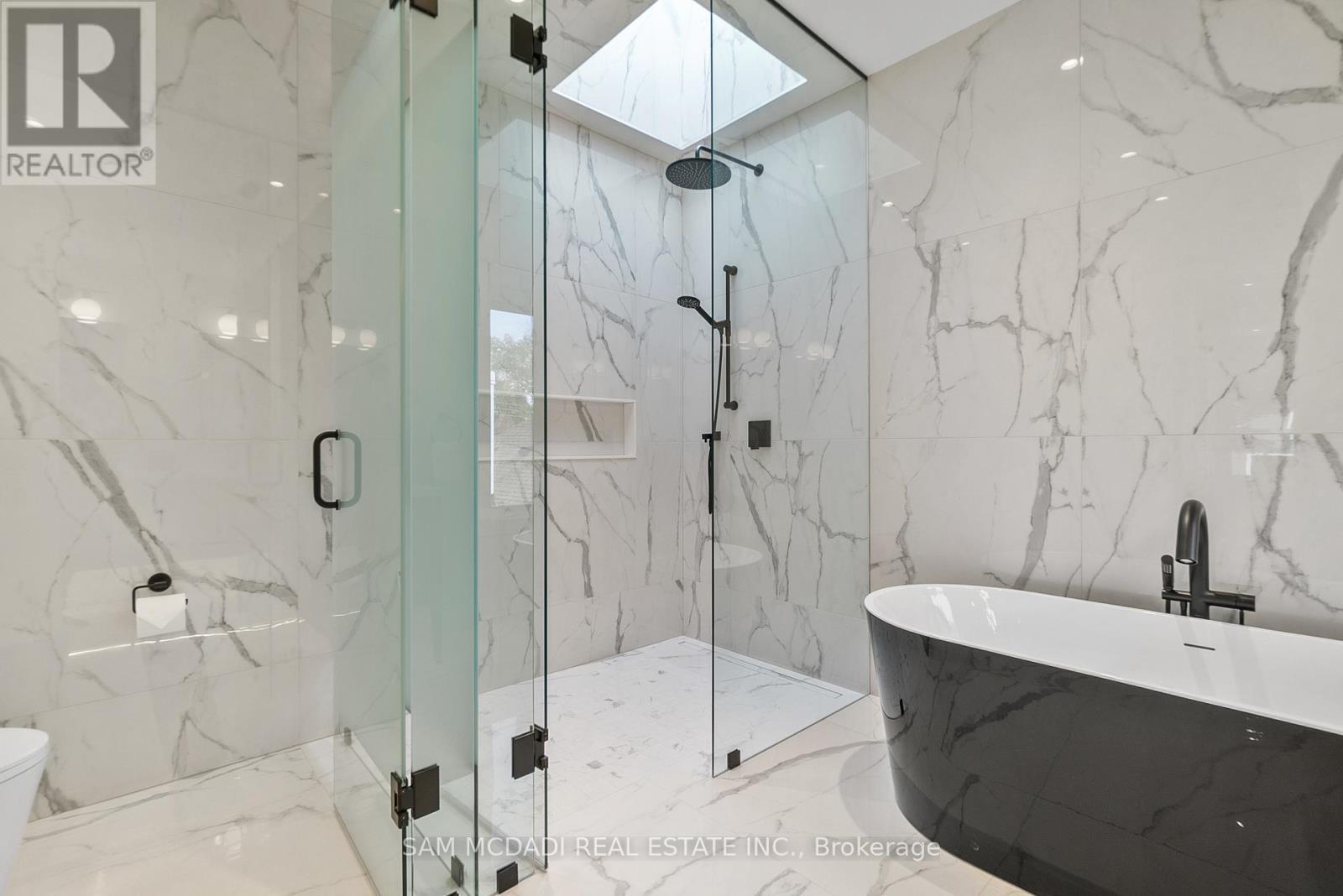 39 Oakwood Avenue N, Mississauga, ON - Indoor Photo Showing Bathroom