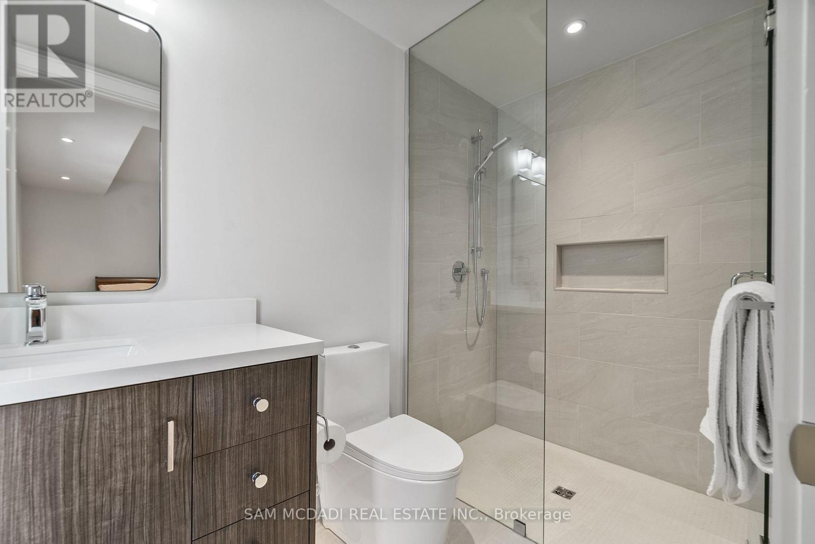 39 Oakwood Avenue N, Mississauga, ON - Indoor Photo Showing Bathroom