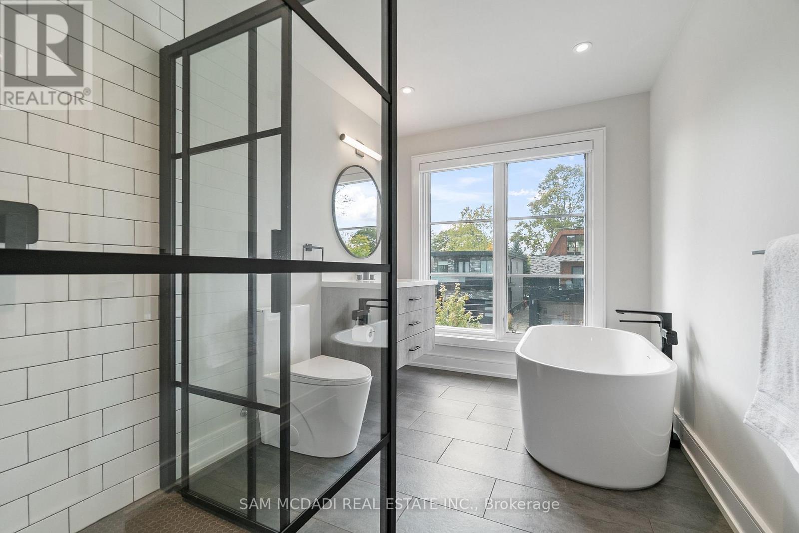 39 Oakwood Avenue N, Mississauga, ON - Indoor