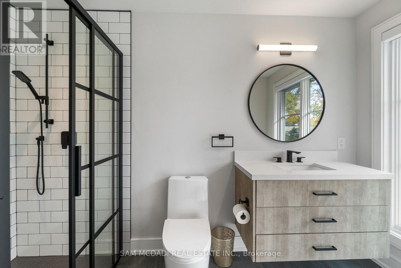 39 Oakwood Avenue N, Mississauga, ON - Indoor Photo Showing Bathroom