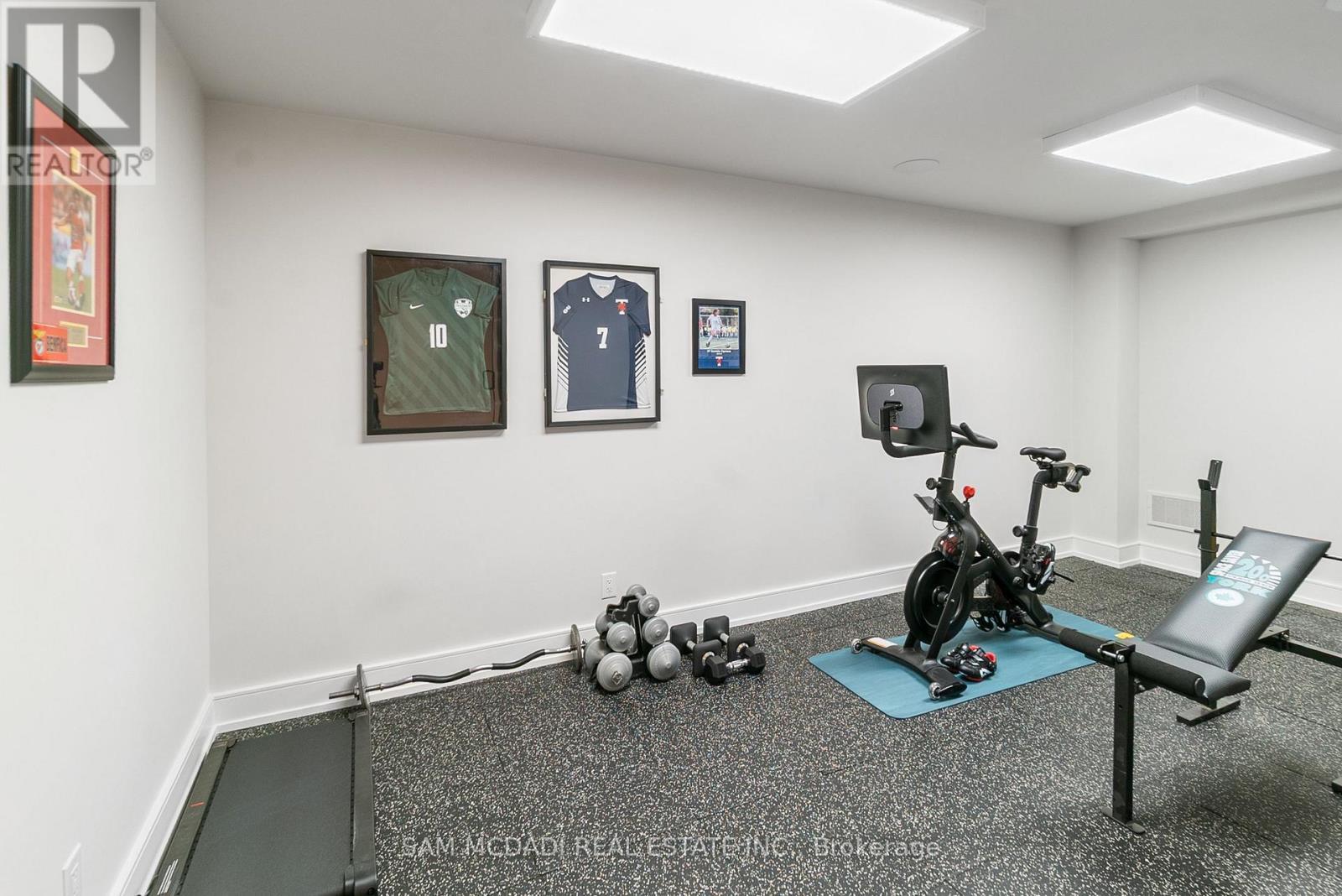 39 Oakwood Avenue N, Mississauga, ON - Indoor Photo Showing Gym Room