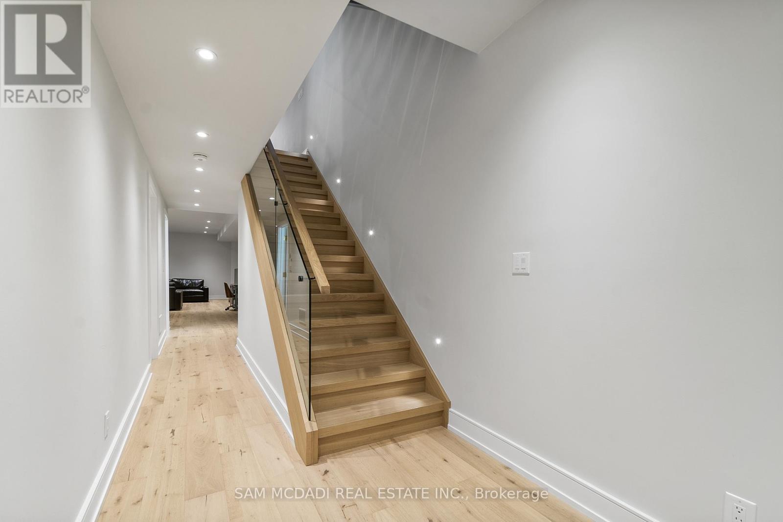 39 Oakwood Avenue N, Mississauga, ON - Indoor Photo Showing Other Room