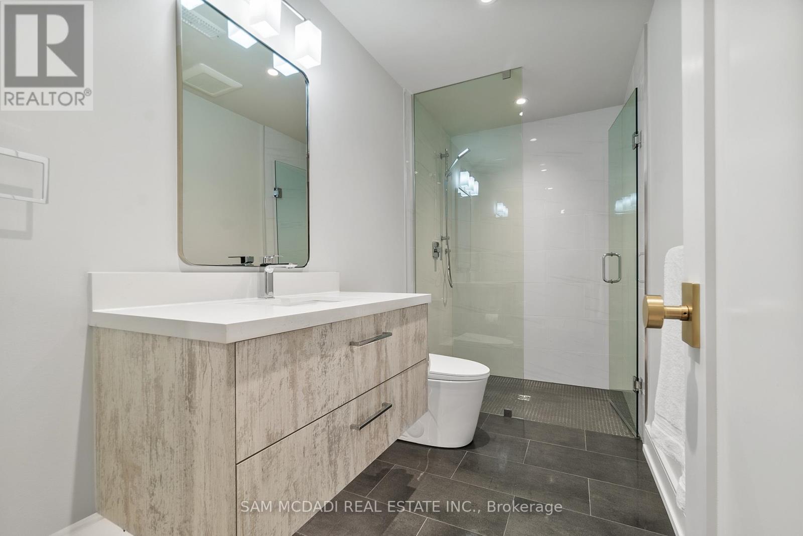 39 Oakwood Avenue N, Mississauga, ON - Indoor Photo Showing Bathroom
