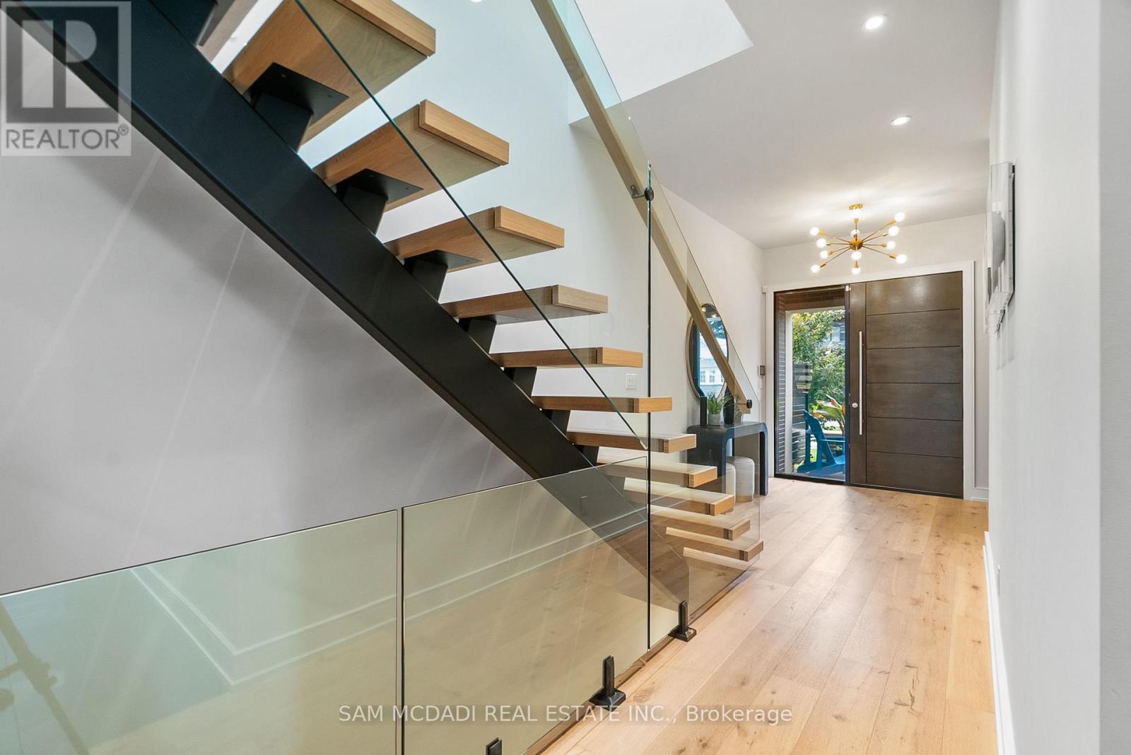 39 Oakwood Avenue N, Mississauga, ON - Indoor Photo Showing Other Room