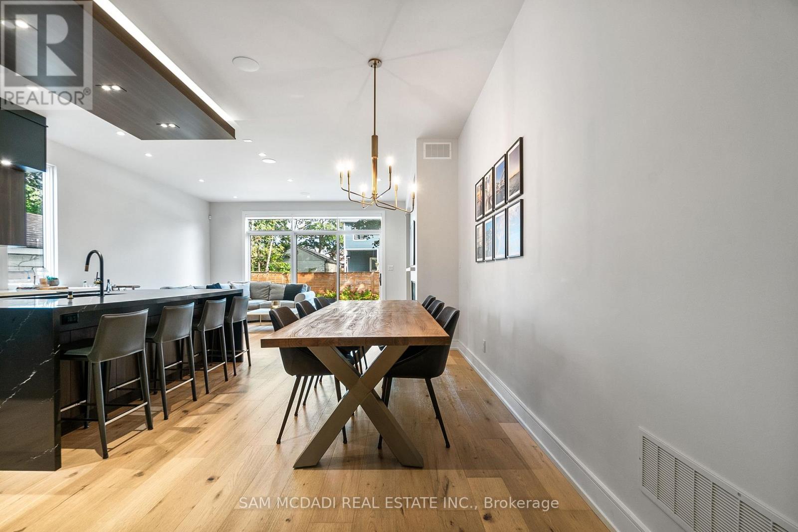 39 Oakwood Avenue N, Mississauga, ON - Indoor Photo Showing Dining Room