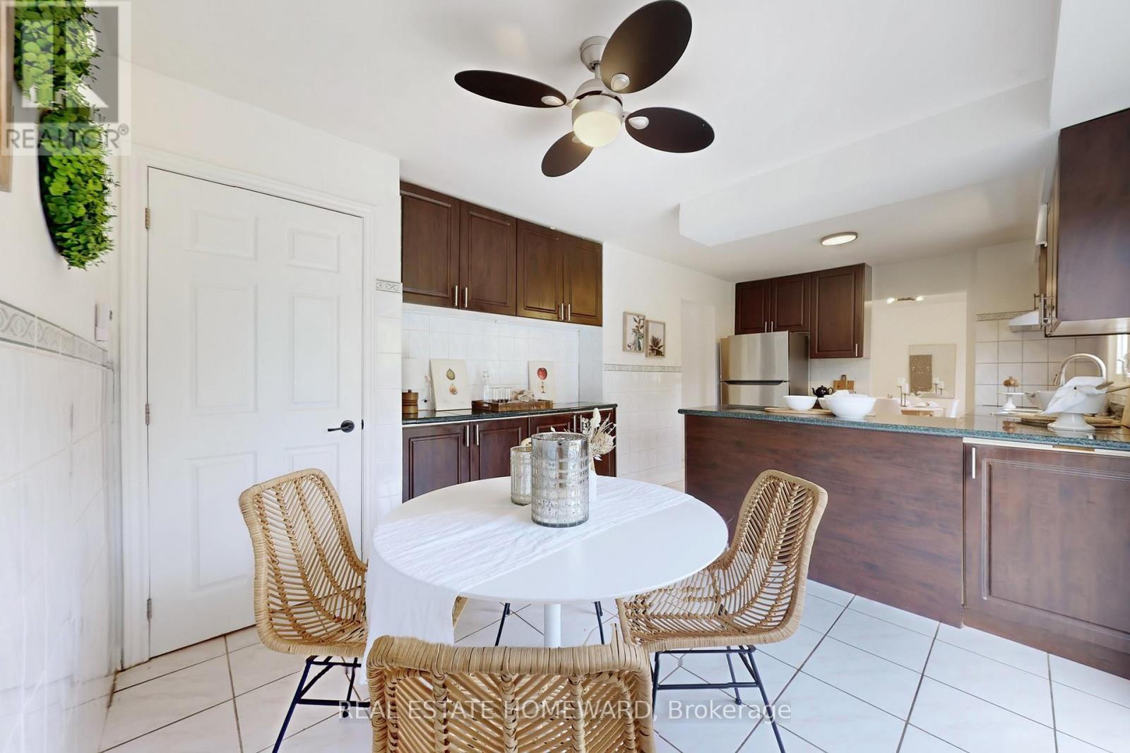 255 Kristin Grove, Mississauga, ON - Indoor Photo Showing Dining Room