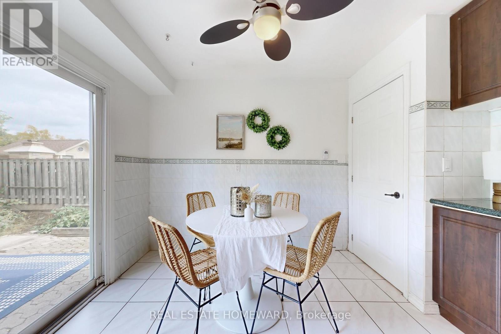 255 Kristin Grove, Mississauga, ON - Indoor Photo Showing Dining Room