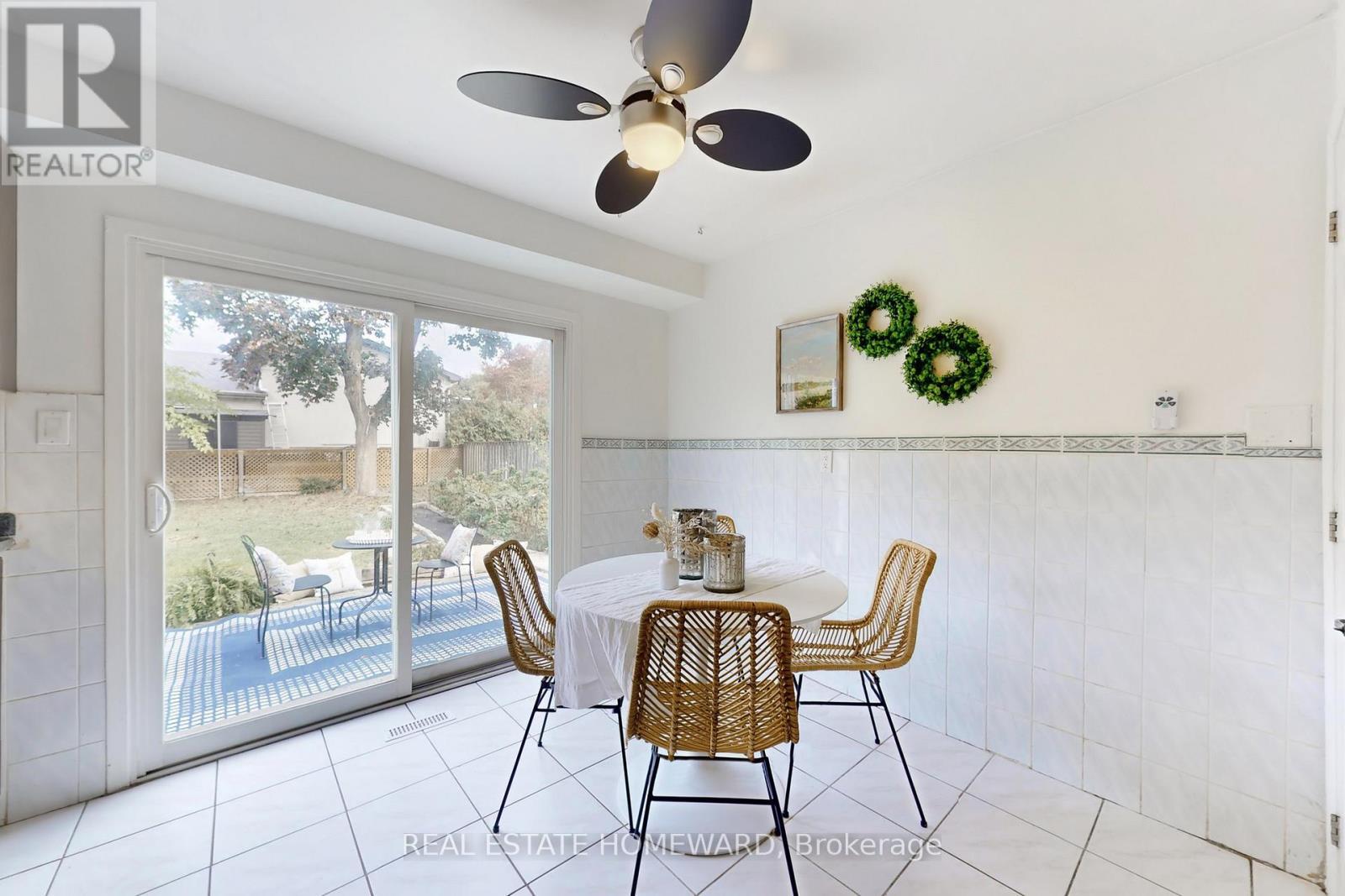 255 Kristin Grove, Mississauga, ON - Indoor Photo Showing Dining Room