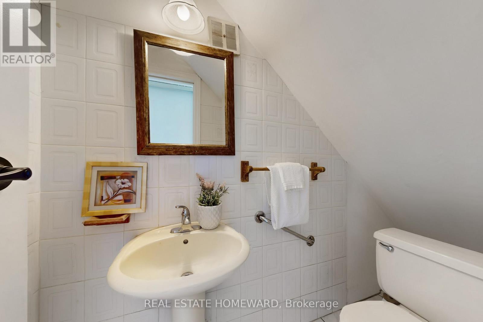 255 Kristin Grove, Mississauga, ON - Indoor Photo Showing Bathroom