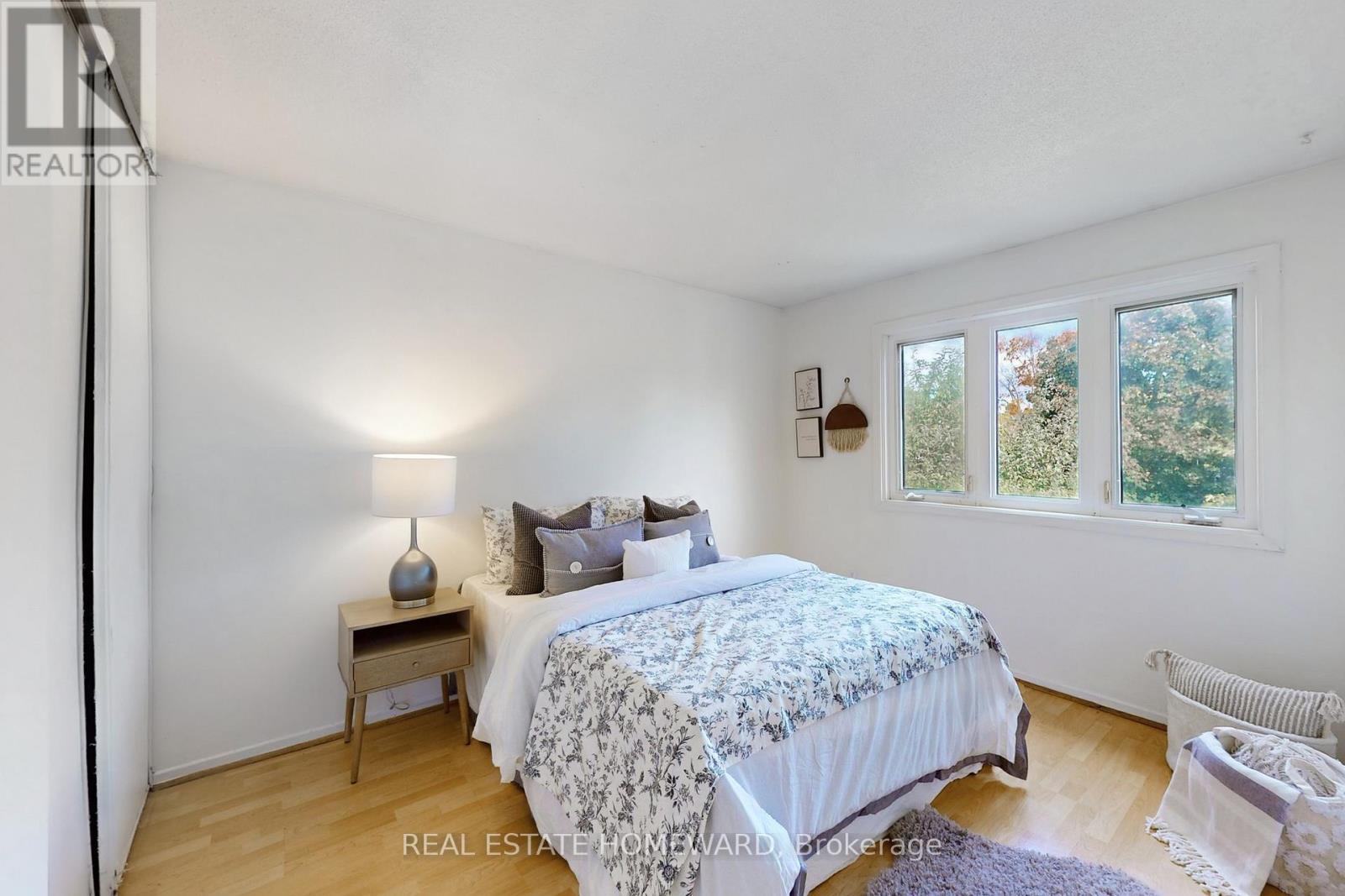 255 Kristin Grove, Mississauga, ON - Indoor Photo Showing Bedroom