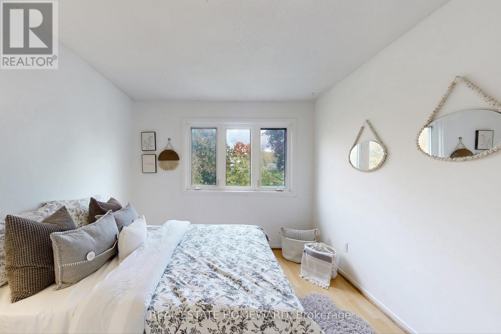 255 Kristin Grove, Mississauga, ON - Indoor Photo Showing Bedroom