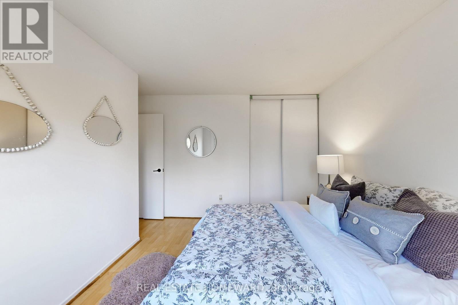 255 Kristin Grove, Mississauga, ON - Indoor Photo Showing Bedroom