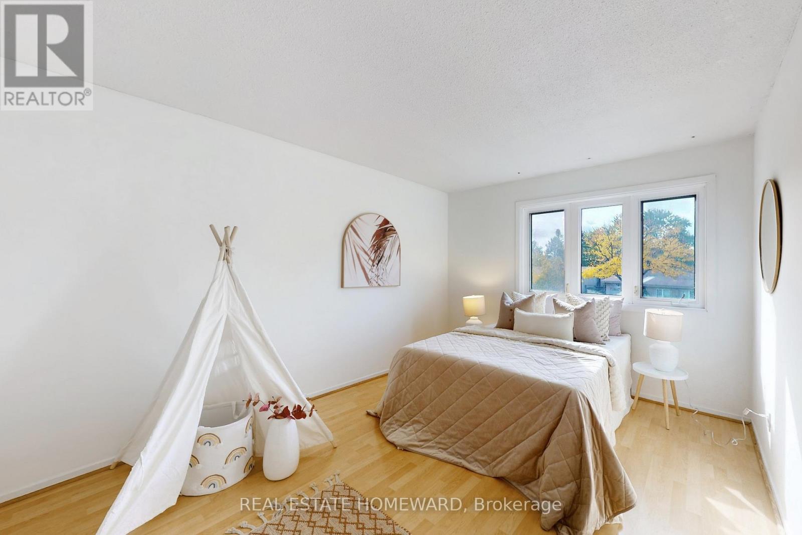 255 Kristin Grove, Mississauga, ON - Indoor Photo Showing Bedroom