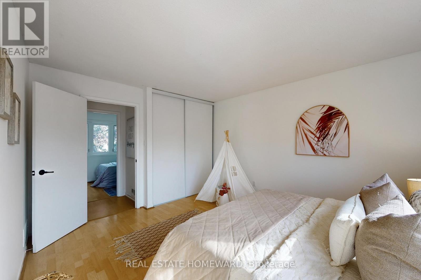 255 Kristin Grove, Mississauga, ON - Indoor Photo Showing Bedroom