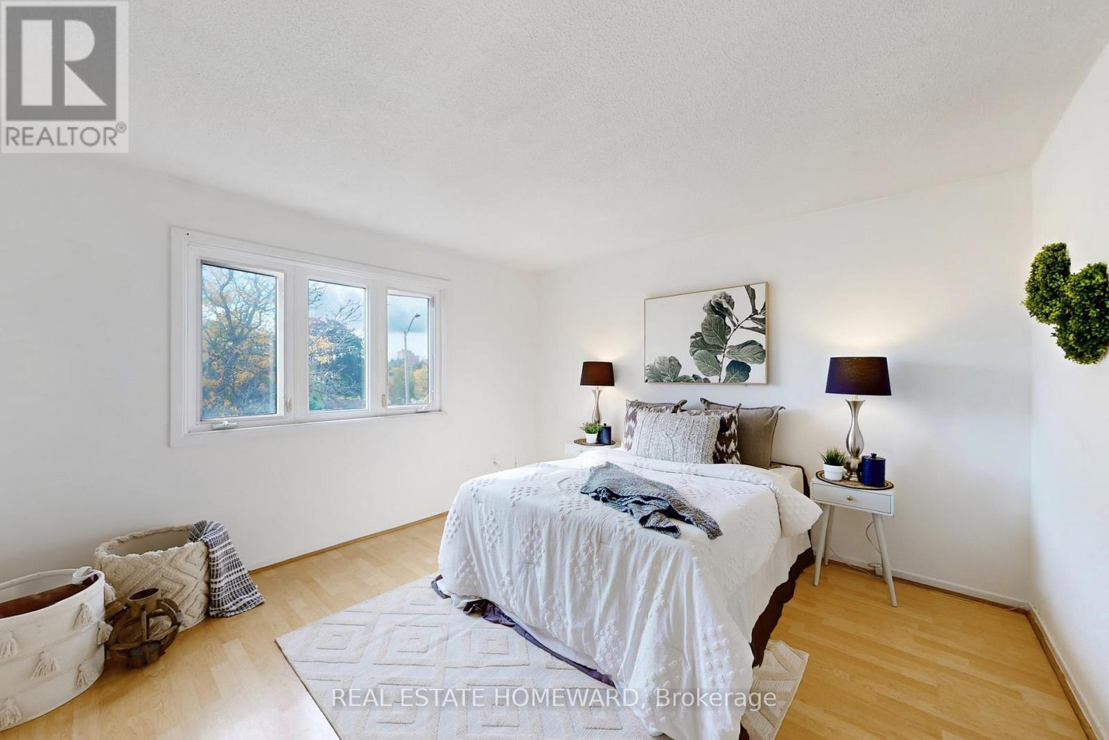 255 Kristin Grove, Mississauga, ON - Indoor Photo Showing Bedroom