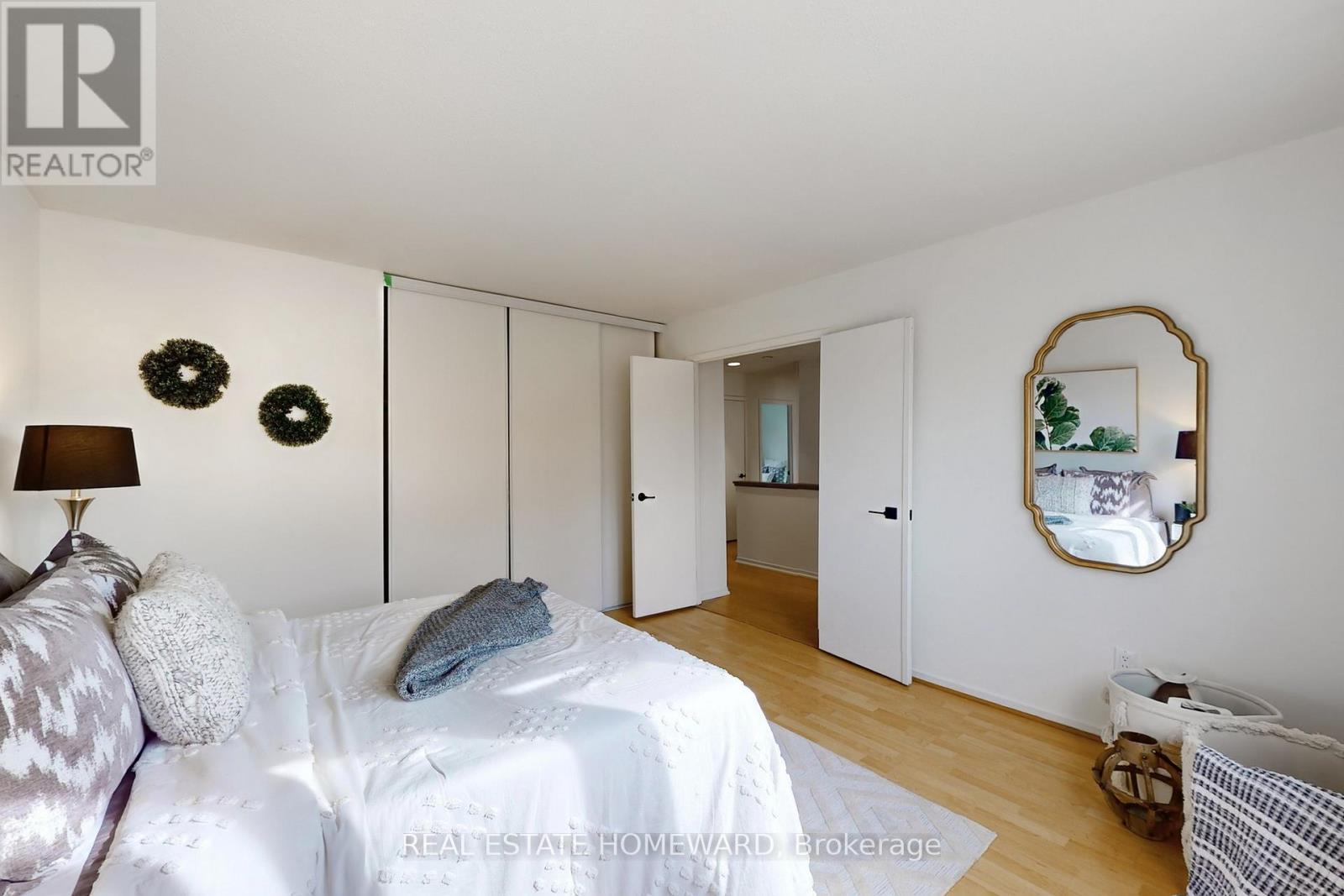 255 Kristin Grove, Mississauga, ON - Indoor Photo Showing Bedroom