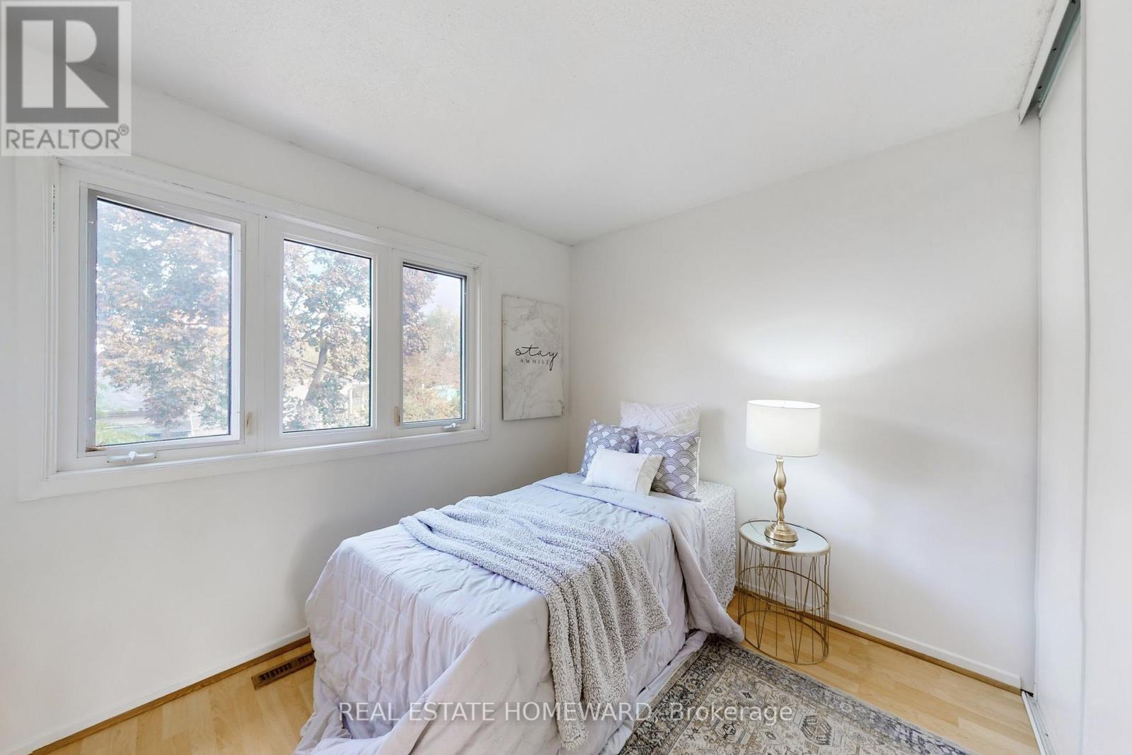 255 Kristin Grove, Mississauga, ON - Indoor Photo Showing Bedroom