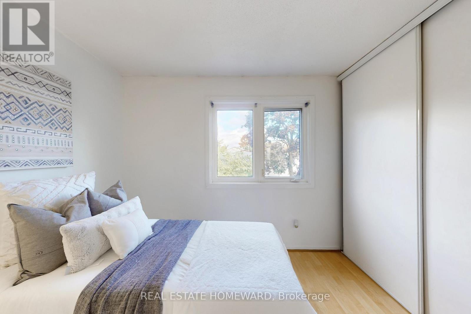 255 Kristin Grove, Mississauga, ON - Indoor Photo Showing Bedroom