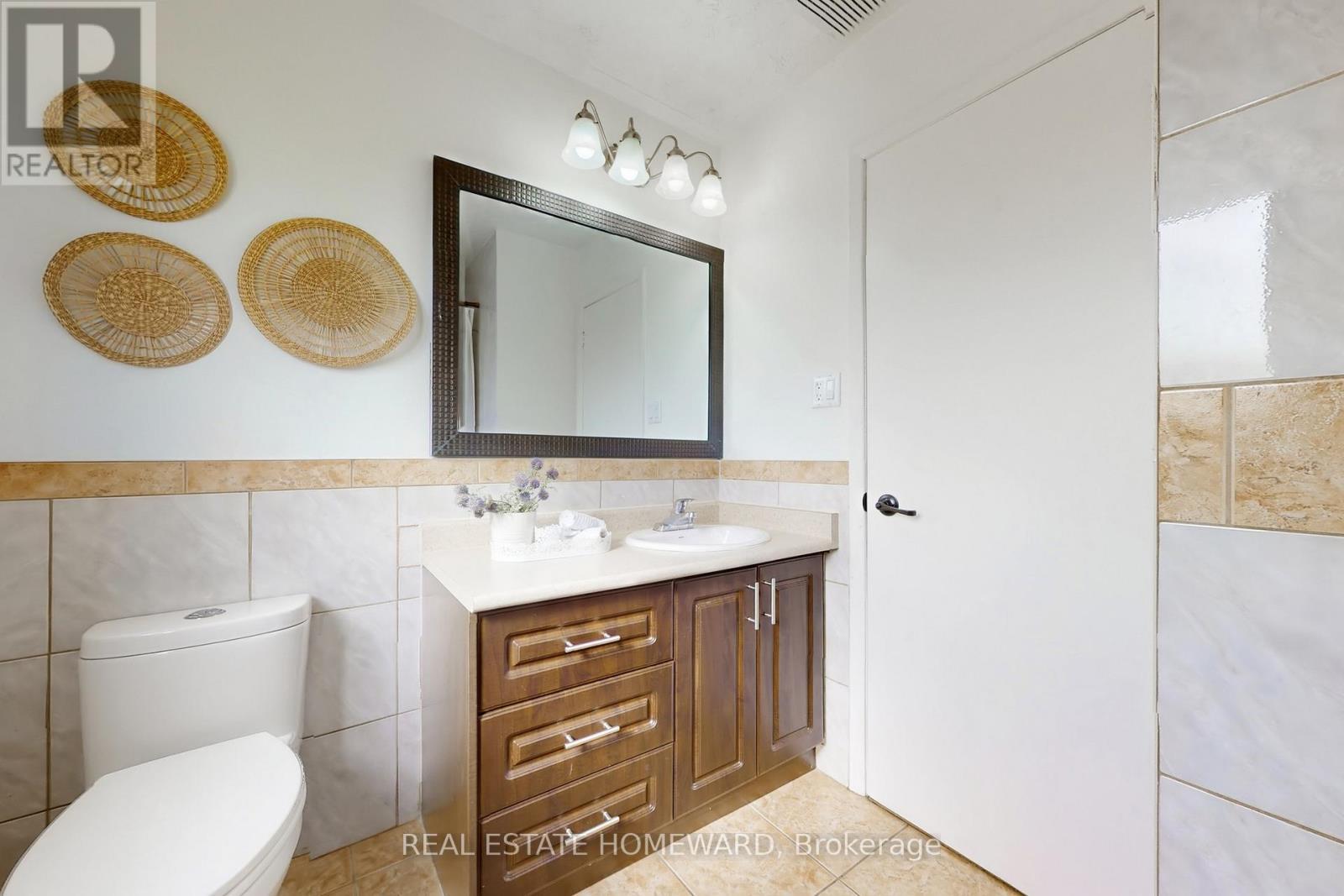 255 Kristin Grove, Mississauga, ON - Indoor Photo Showing Bathroom