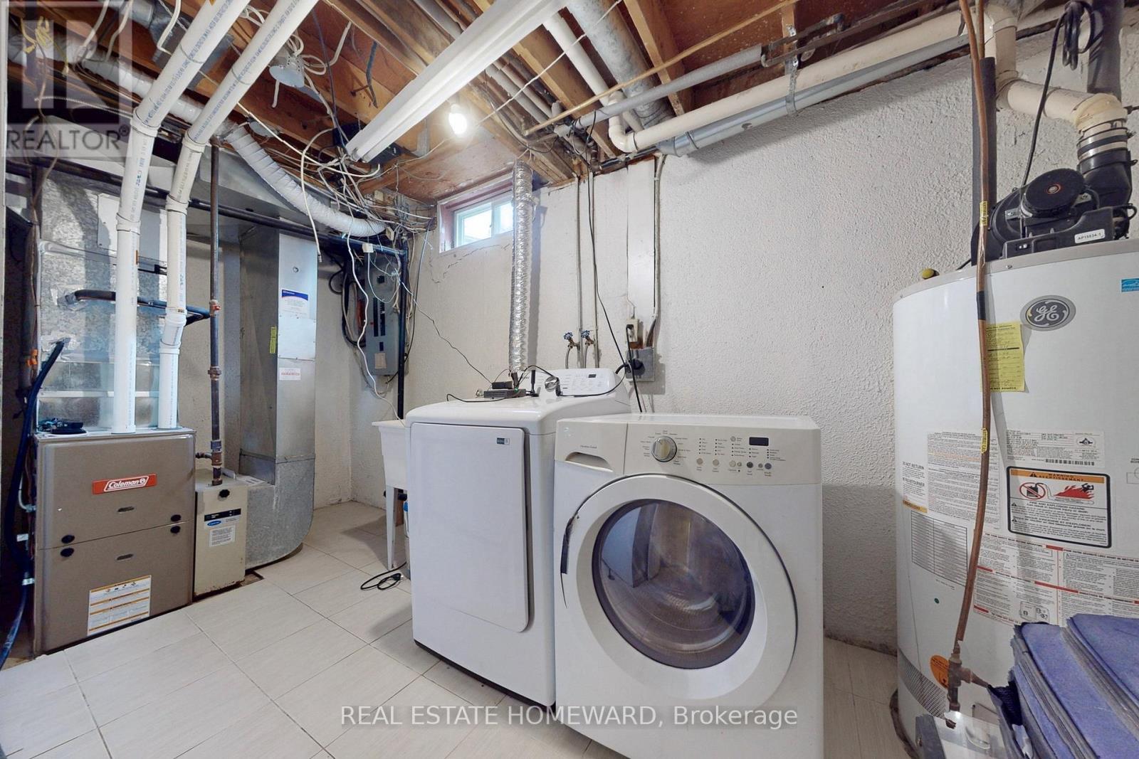 255 Kristin Grove, Mississauga, ON - Indoor Photo Showing Laundry Room
