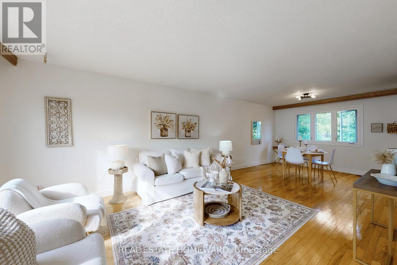 255 Kristin Grove, Mississauga, ON - Indoor Photo Showing Living Room