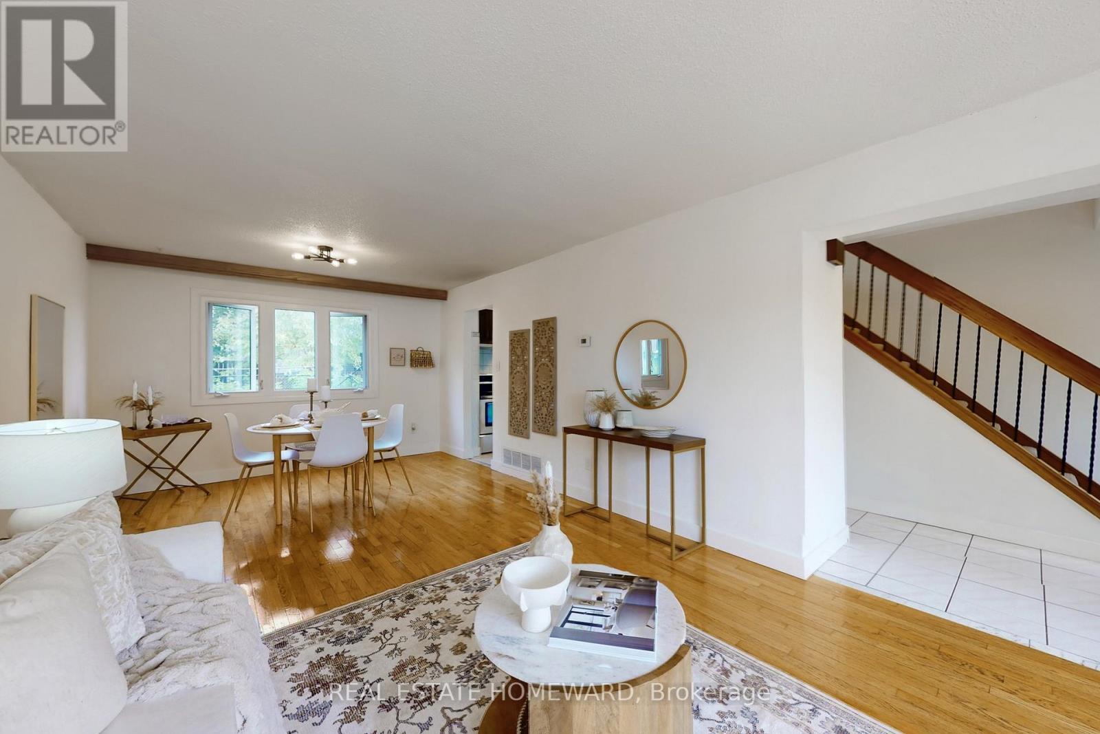 255 Kristin Grove, Mississauga, ON - Indoor Photo Showing Living Room