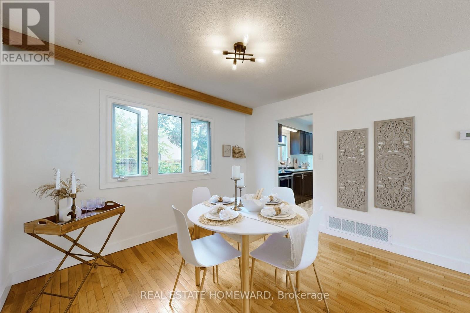 255 Kristin Grove, Mississauga, ON - Indoor Photo Showing Dining Room