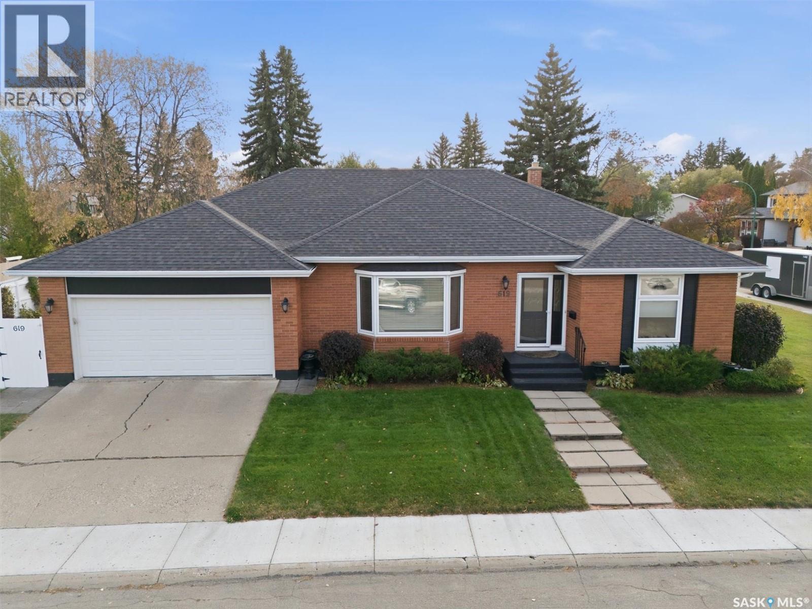 619 Trent Crescent, Saskatoon, SK - Outdoor With Facade