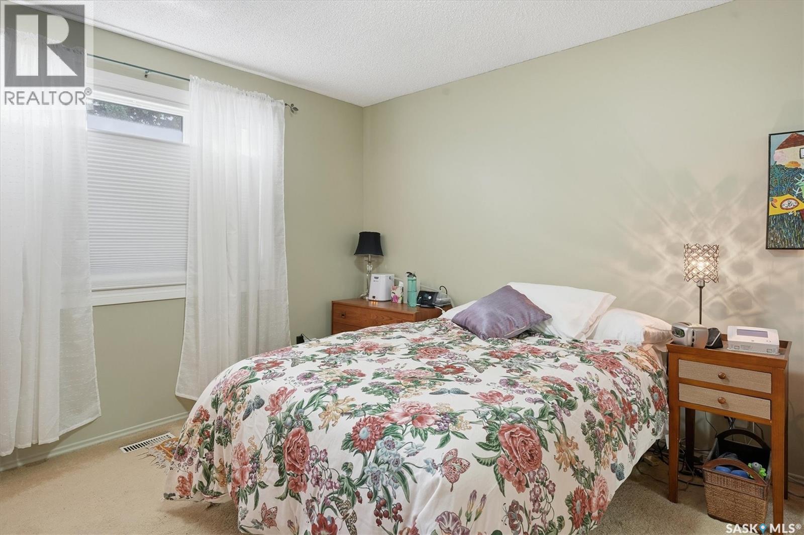 619 Trent Crescent, Saskatoon, SK - Indoor Photo Showing Bedroom