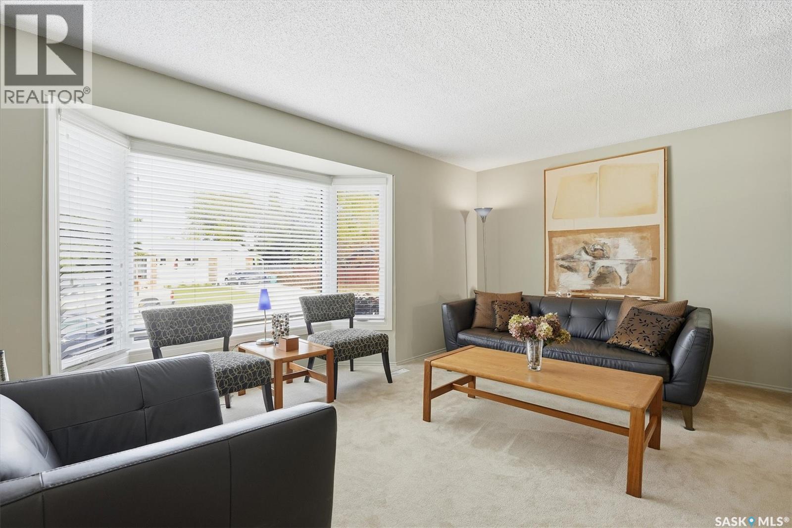 619 Trent Crescent, Saskatoon, SK - Indoor Photo Showing Living Room