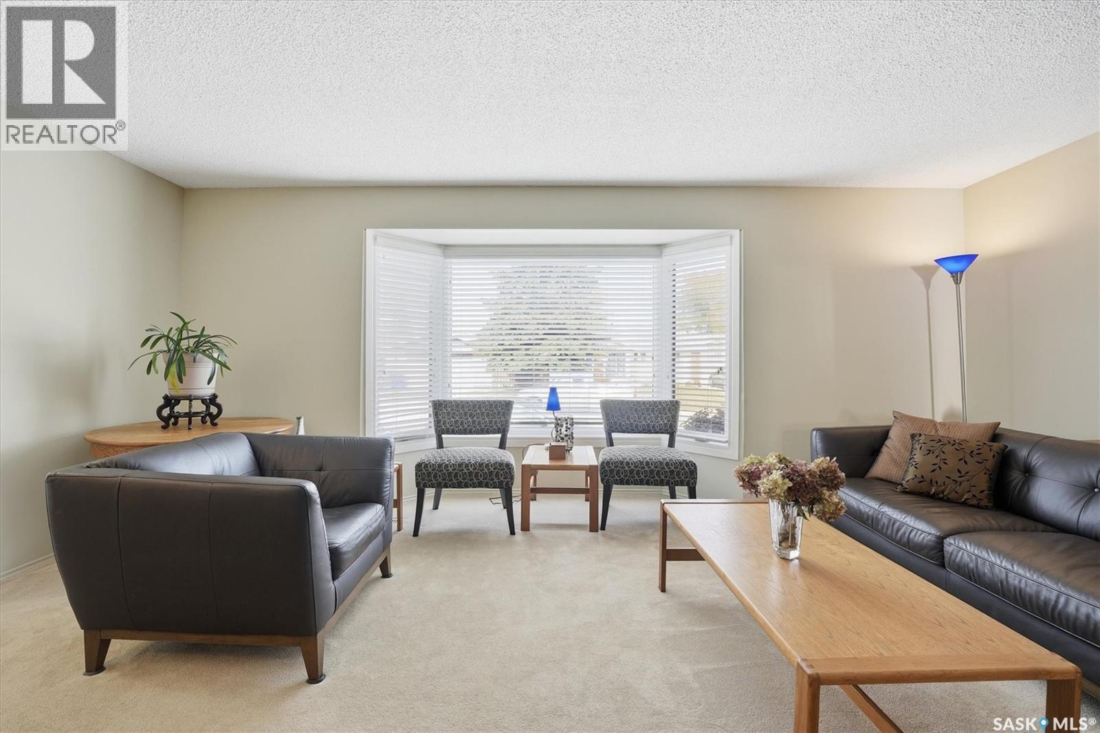 619 Trent Crescent, Saskatoon, SK - Indoor Photo Showing Living Room
