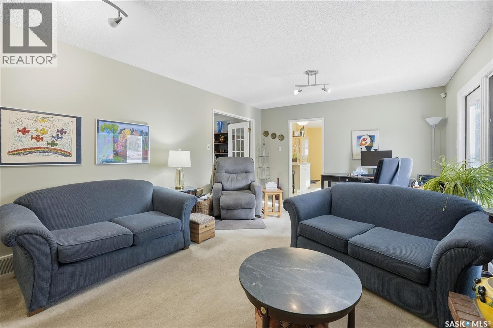 619 Trent Crescent, Saskatoon, SK - Indoor Photo Showing Living Room