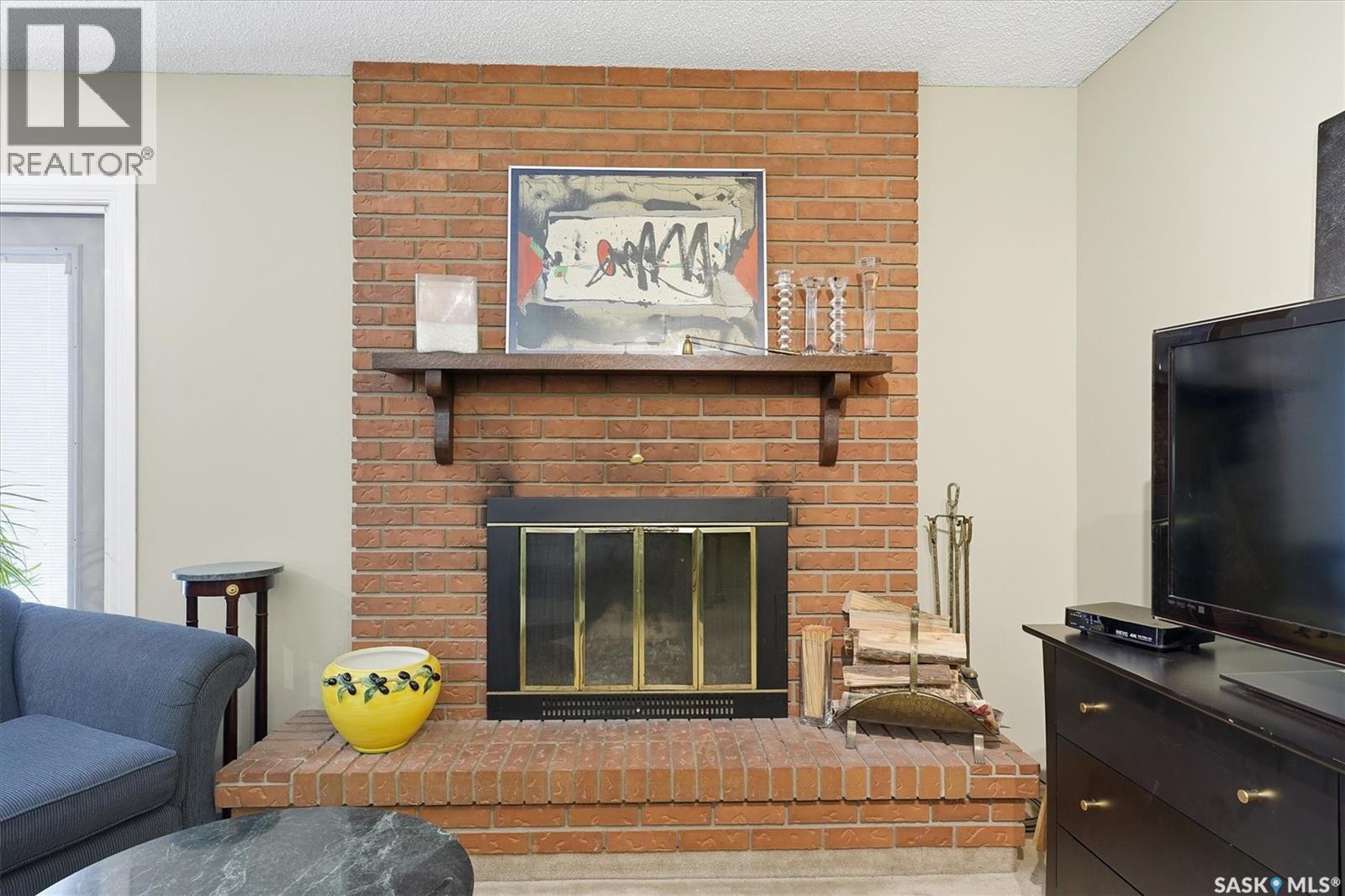 619 Trent Crescent, Saskatoon, SK - Indoor Photo Showing Living Room With Fireplace