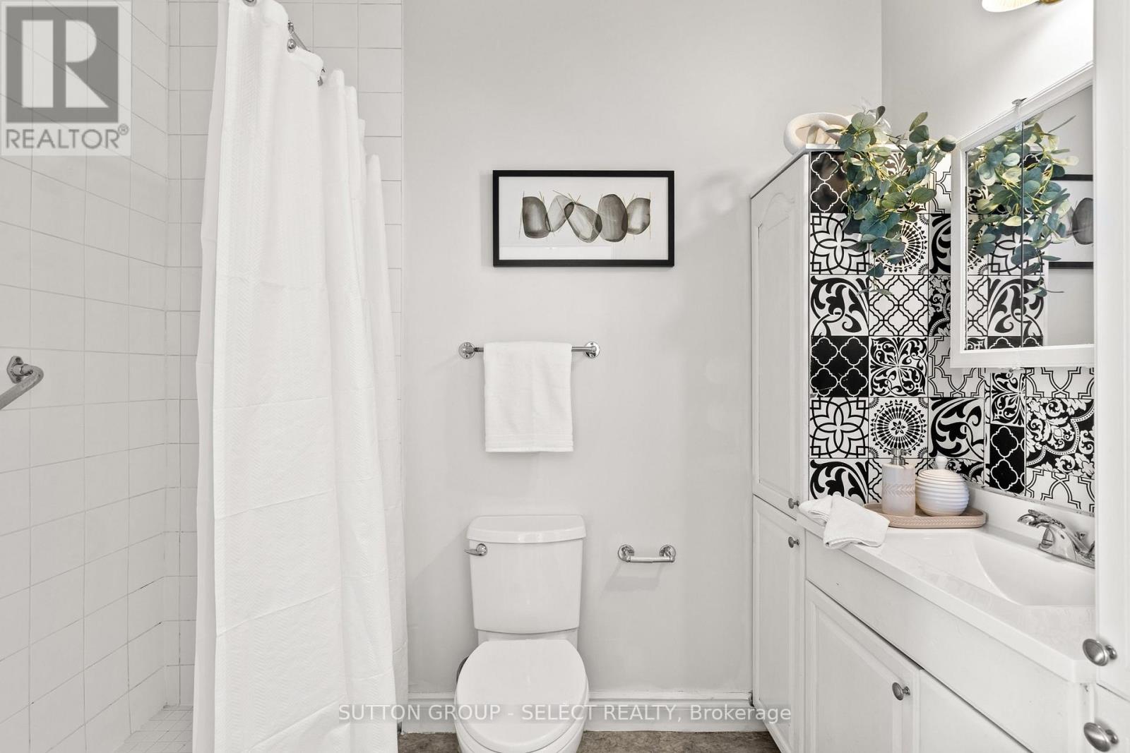 Primary Ensuite - 25 Partridge Street, London East (East B), ON - Indoor Photo Showing Bathroom