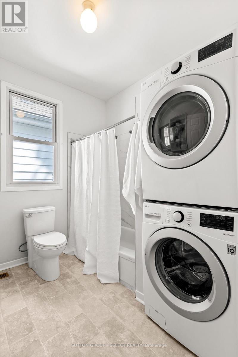 Second Bathroom - 25 Partridge Street, London East (East B), ON - Indoor Photo Showing Laundry Room