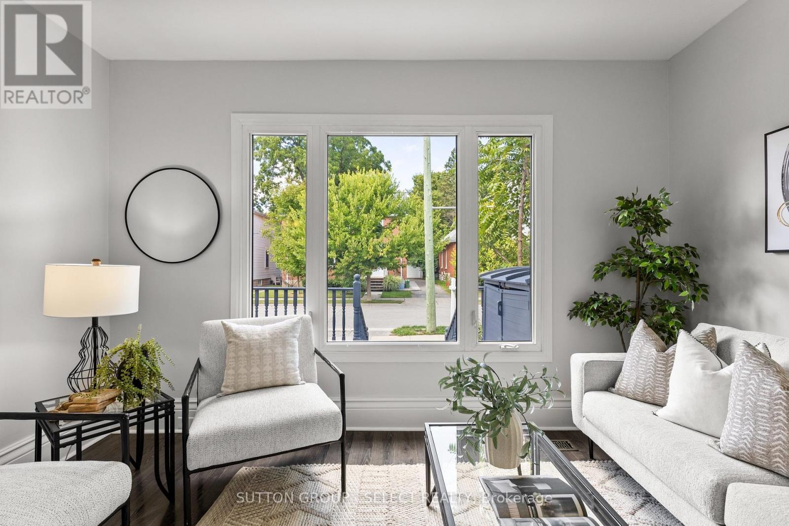 25 Partridge Street, London East (East B), ON - Indoor Photo Showing Living Room